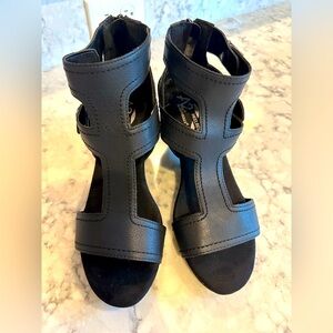 NWOT A2 by Aerosoles, size 7W